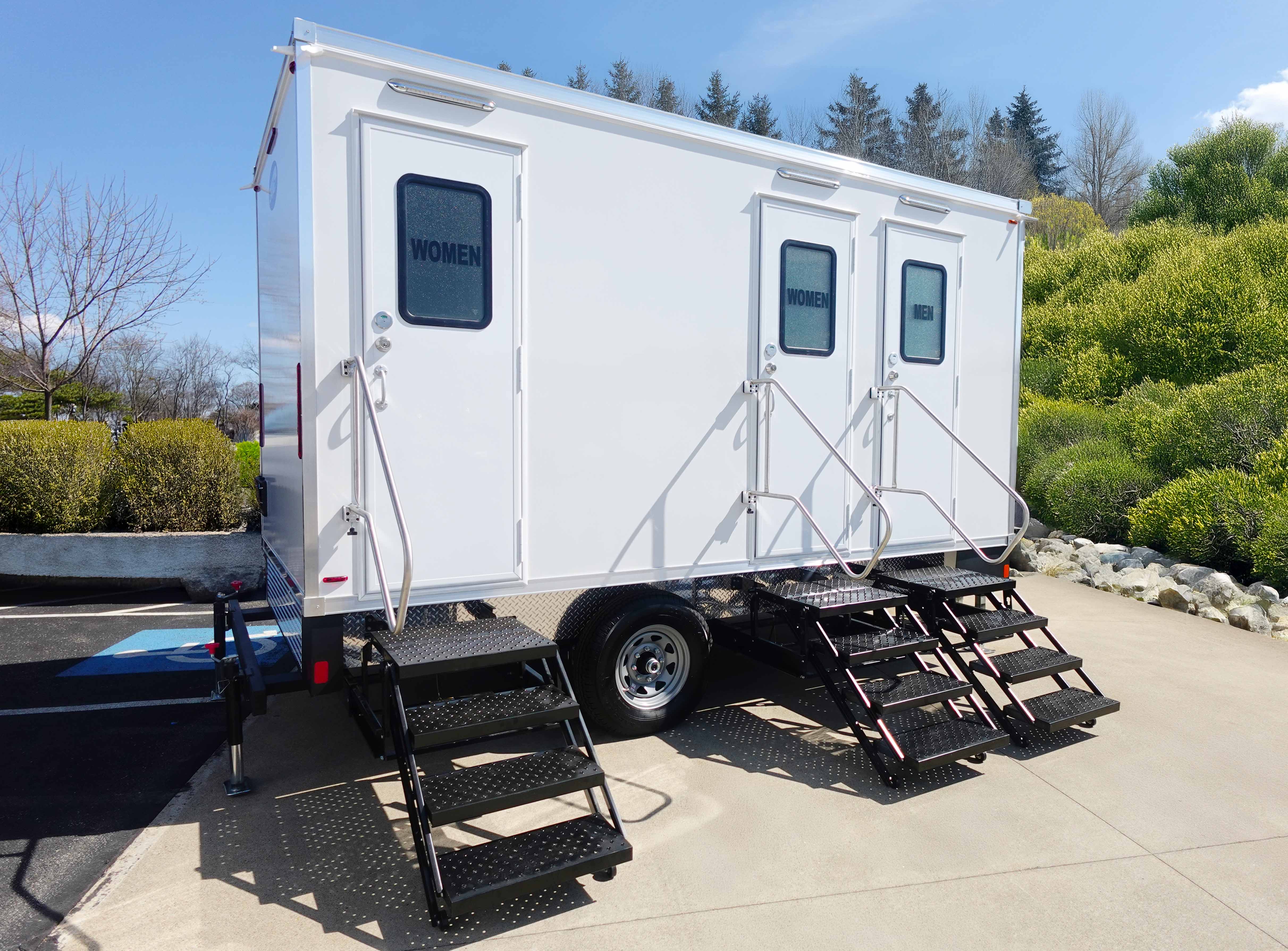 LuxLoo luxury restroom trailer
