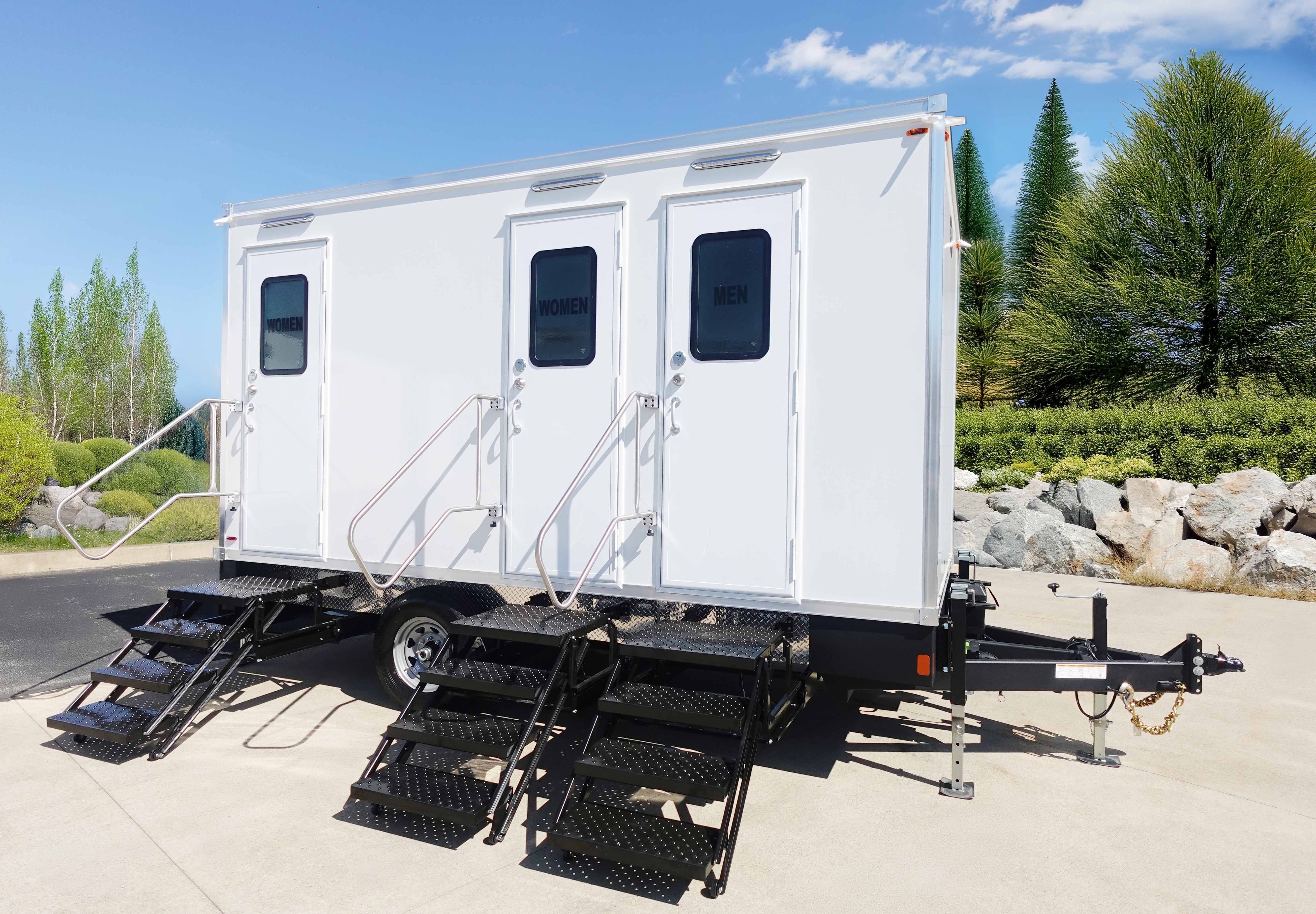 LuxLoo luxury restroom trailer