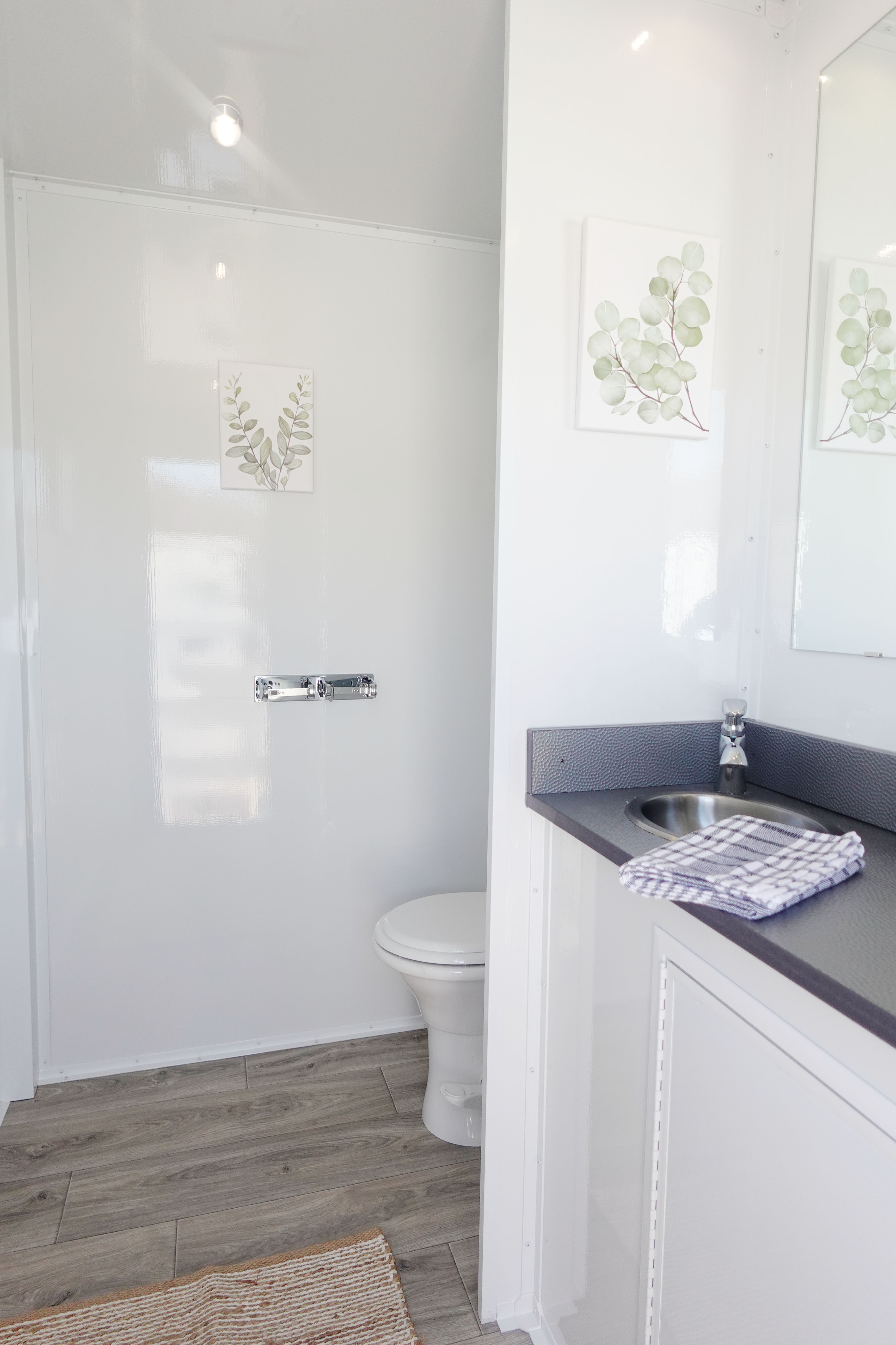 LuxLoo luxury restroom trailer