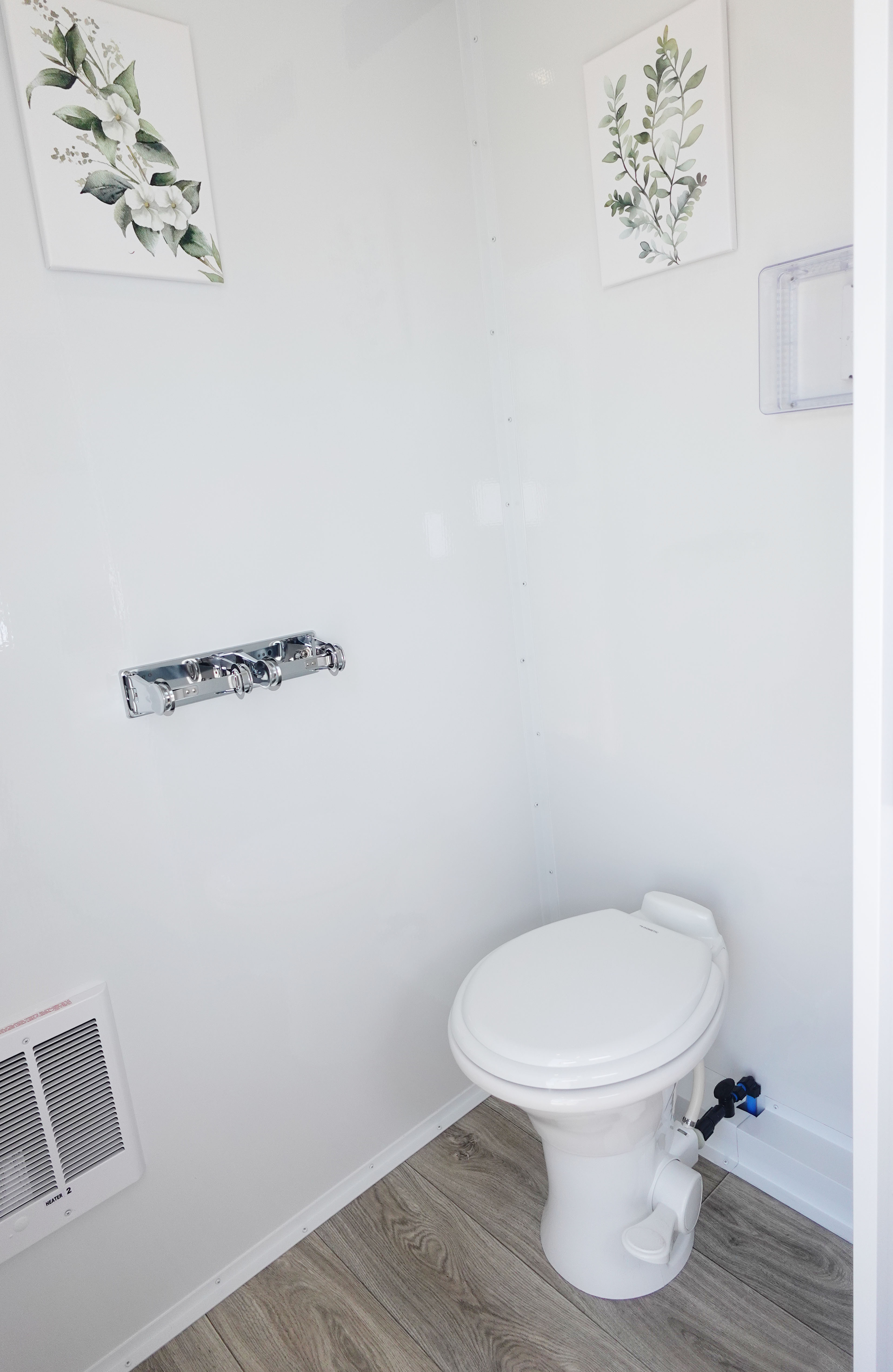 LuxLoo luxury restroom trailer