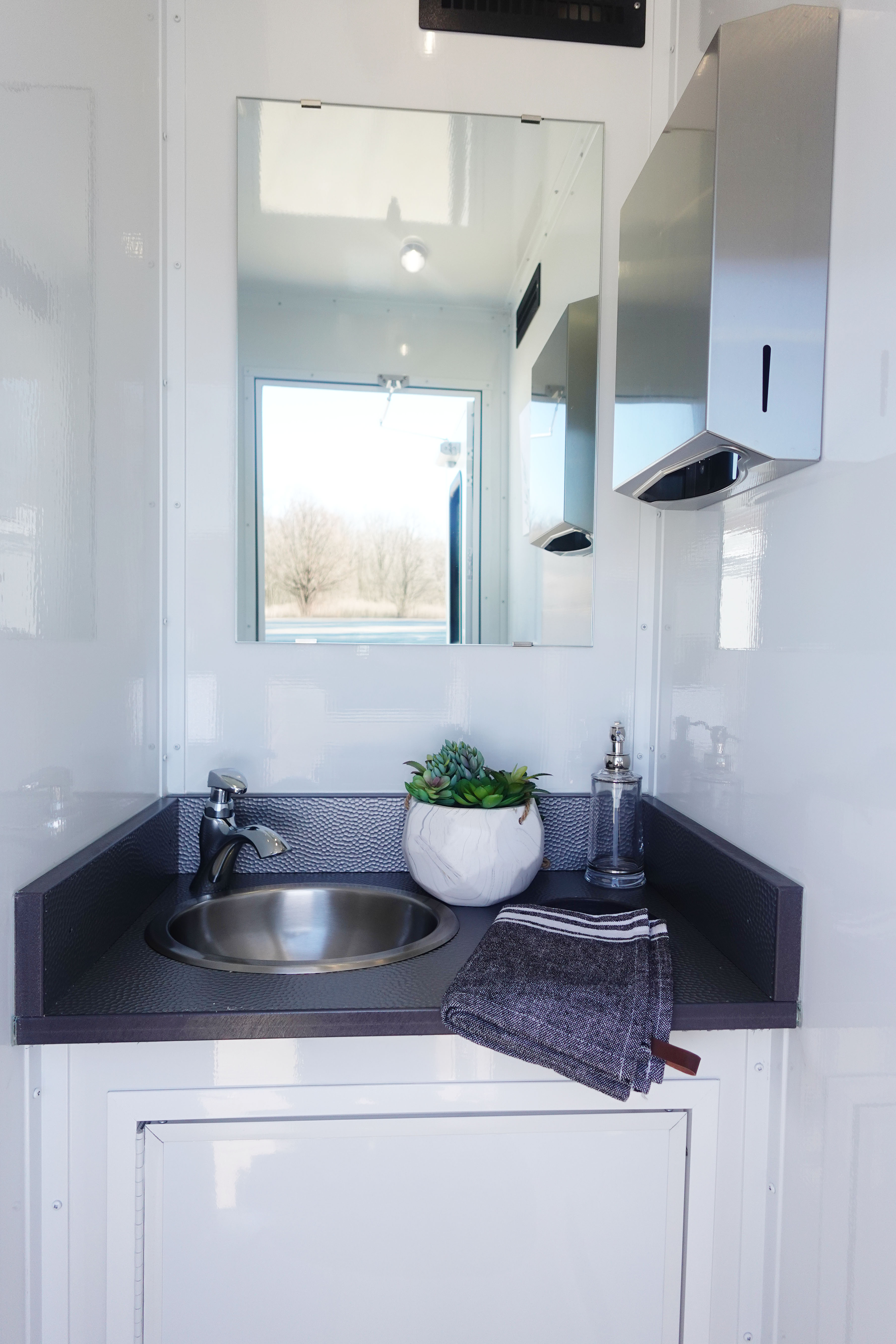 LuxLoo luxury restroom trailer