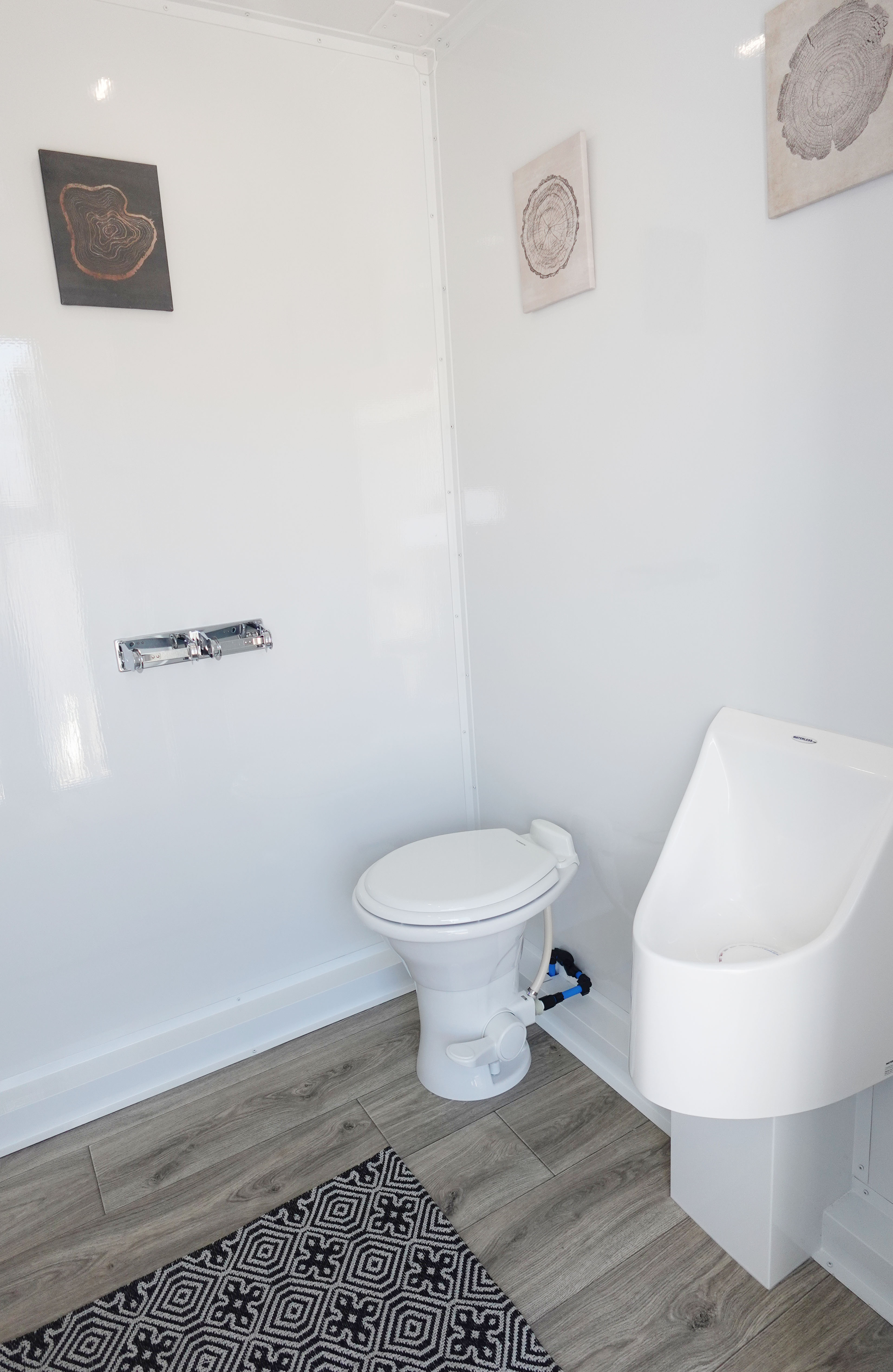 LuxLoo luxury restroom trailer